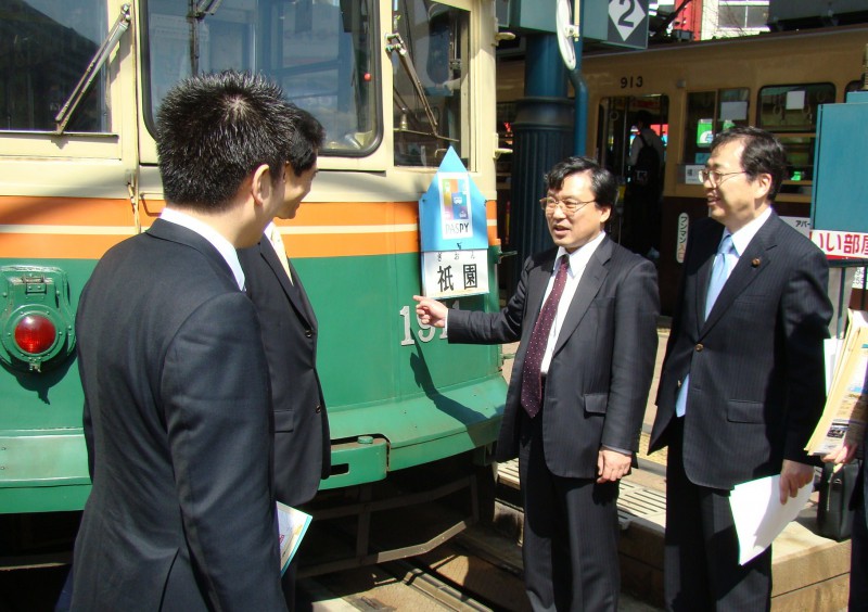 意見交換する斉藤鉄夫(右から)と越智社長ら