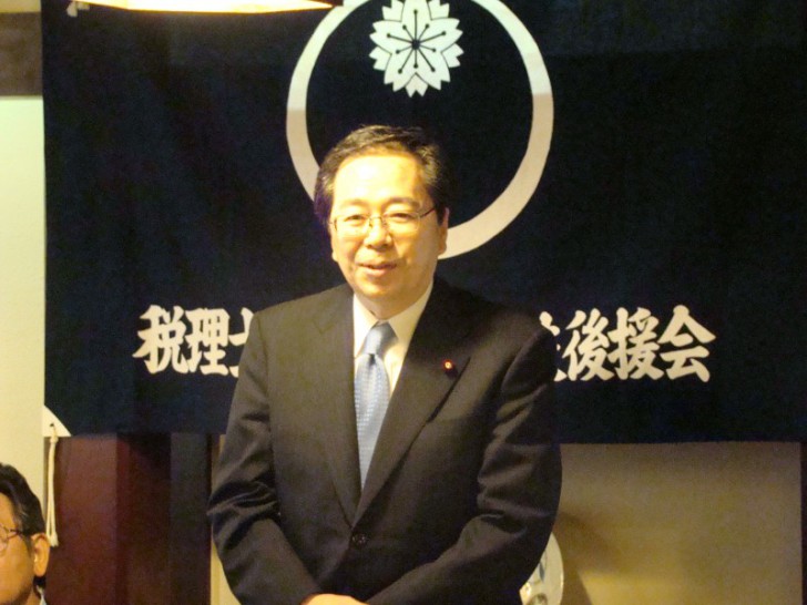 総会であいさつする斉藤鉄夫