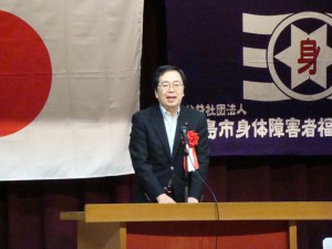 大会であいさつする斉藤鉄夫 大会であいさつする斉藤鉄夫