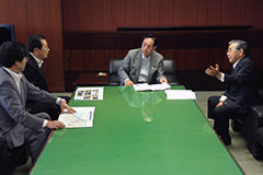 太田国交相に要望する 斉藤鉄夫（左から２人目）