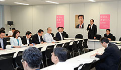 党税調であいさつする 斉藤鉄夫