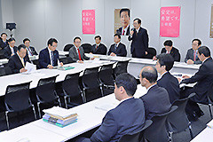 党税調総会であいさつする 斉藤鉄夫
