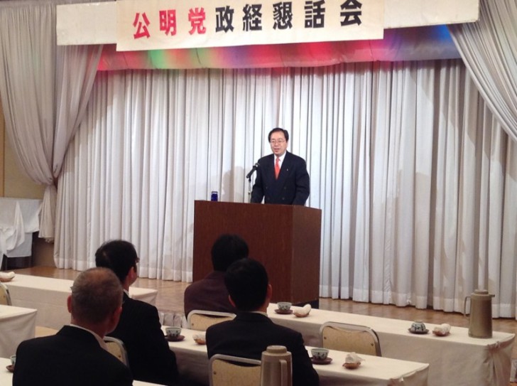 新春政経懇話会であいさつする 斉藤鉄夫(益田市)