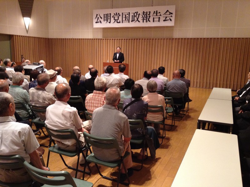 国政報告をする さいとう鉄夫