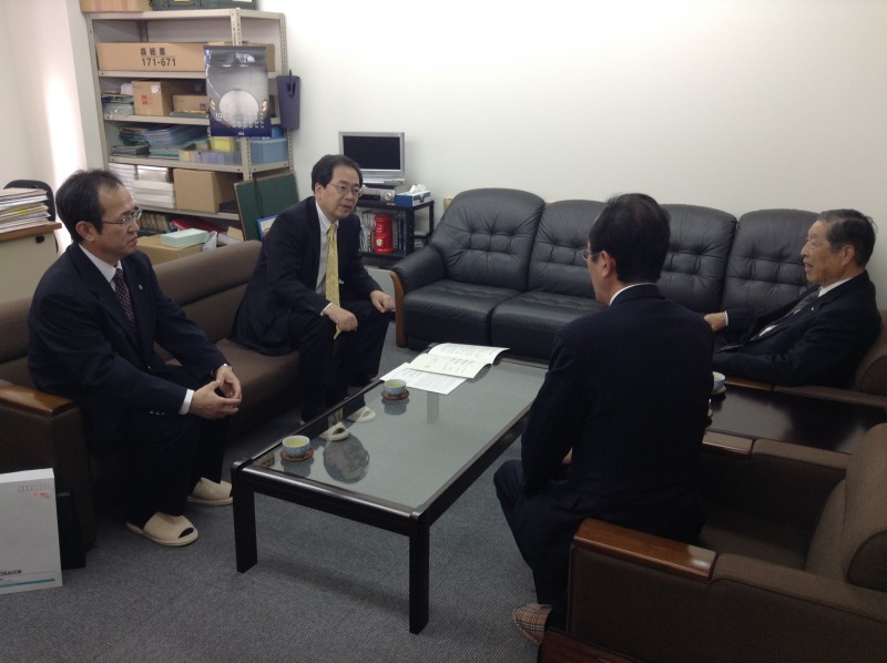 要望を受ける さいとう鉄夫（左から２人目）
